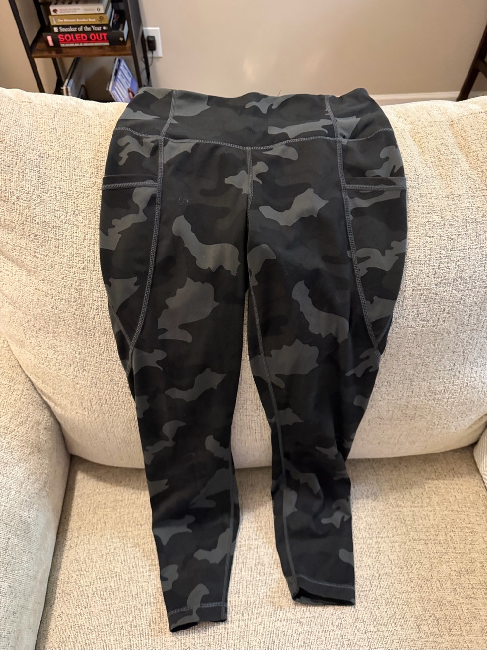 Active life  black & gray camouflage leggings in a M #activewear #camo